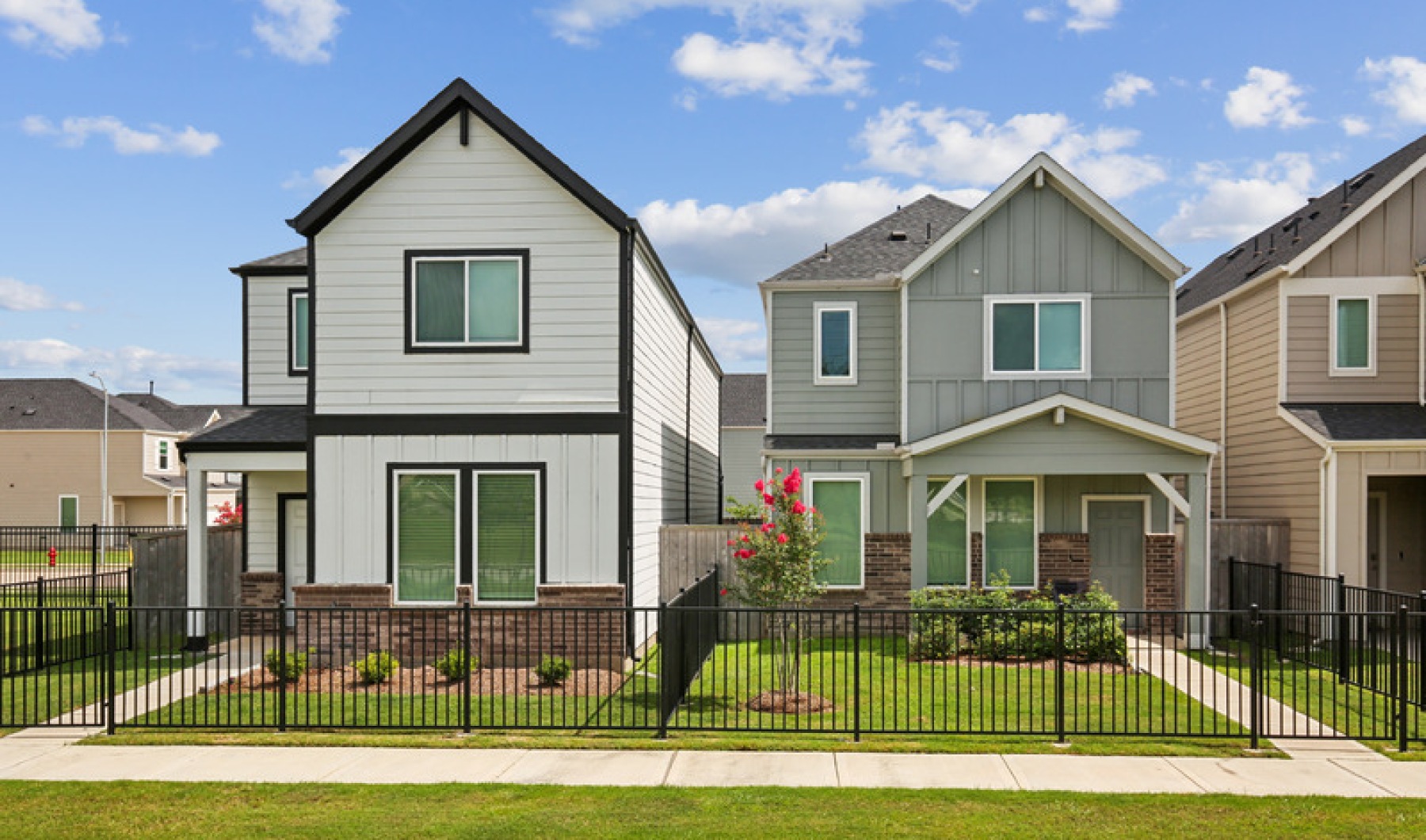 Homes with Frront Yards 